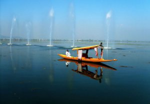Holidays In Dal Lake Kashmir